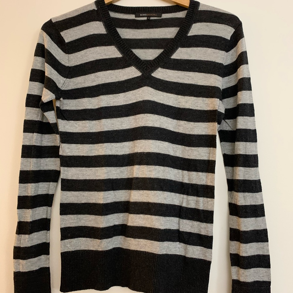 🎀3 for $19 ✨BCBGMaxAzria Black and Gray Striped V-Neck Sweater